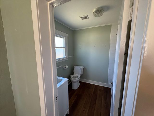 510 Hicks Street, Tomball, TX 77375