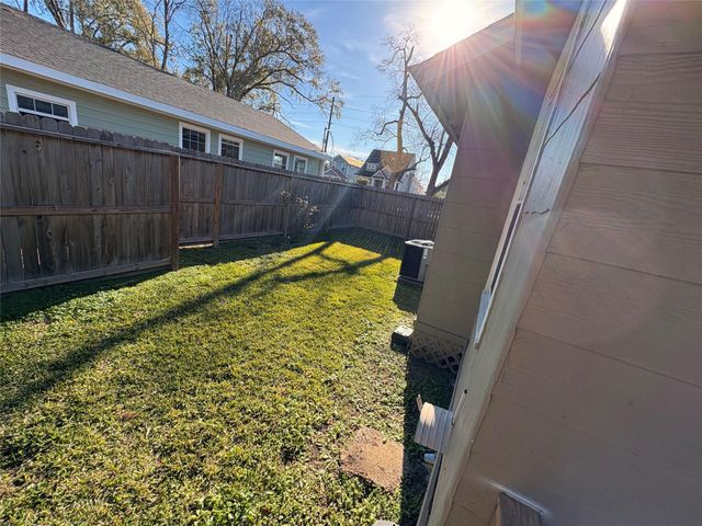 510 Hicks Street, Tomball, TX 77375