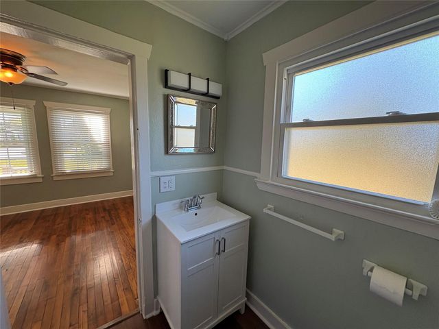 510 Hicks Street, Tomball, TX 77375