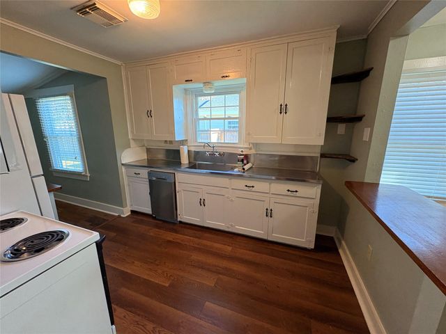 510 Hicks Street, Tomball, TX 77375