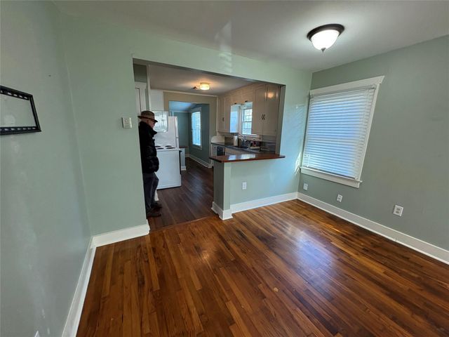 510 Hicks Street, Tomball, TX 77375