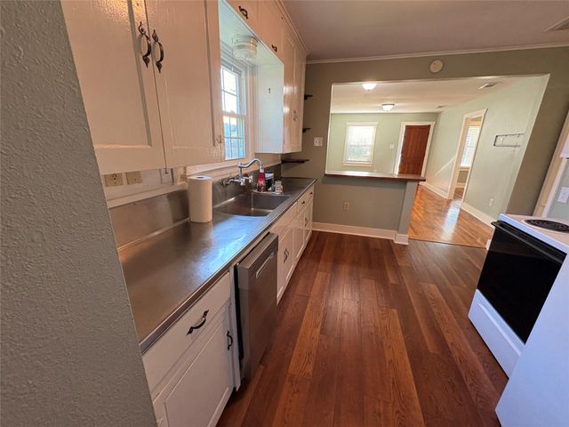 510 Hicks Street, Tomball, TX 77375