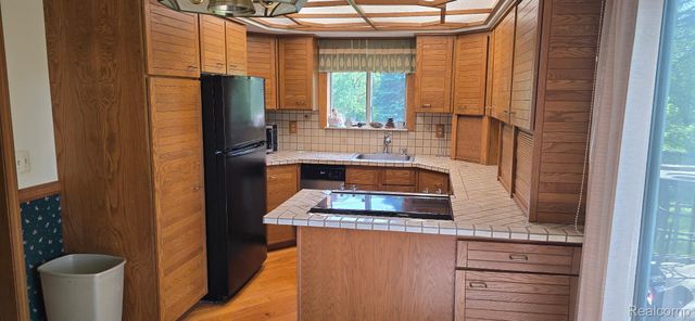 10461 Eagle Road, Rose Township, MI 48350