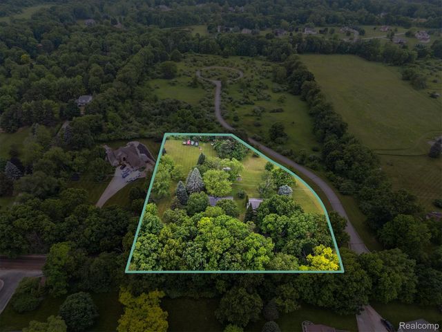 10461 Eagle Road, Rose Township, MI 48350