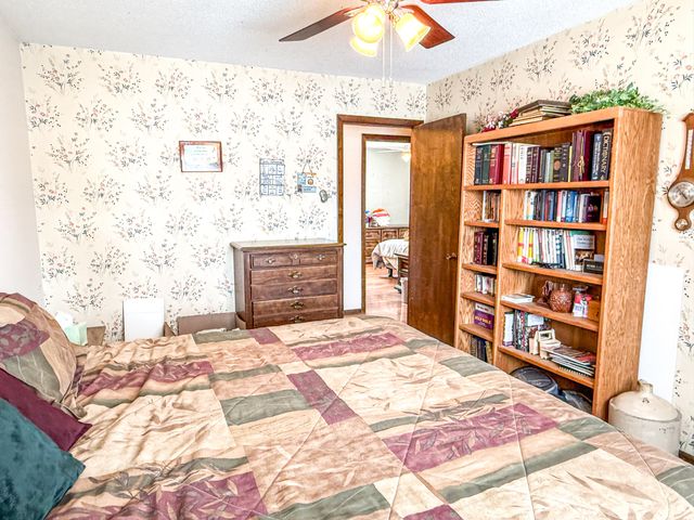 19394 MAGNOLIA Road, Crescent, IA 51526