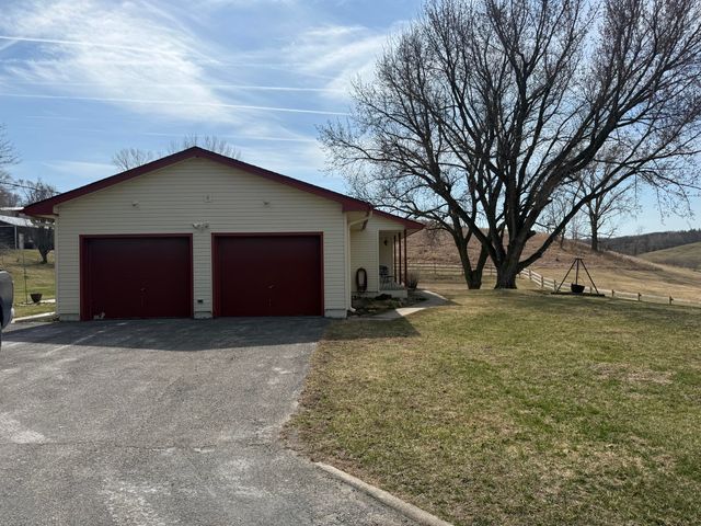 19394 MAGNOLIA Road, Crescent, IA 51526