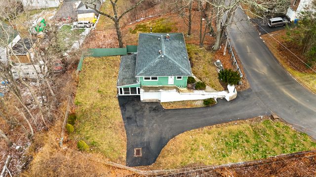 9 Rhode Island Avenue, Waterbury, CT 06704