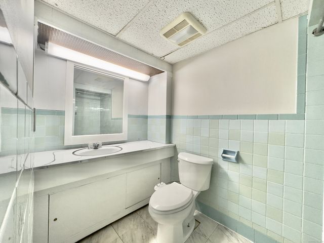 9 Rhode Island Avenue, Waterbury, CT 06704