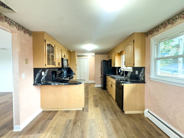 9 Rhode Island Avenue, Waterbury, CT 06704