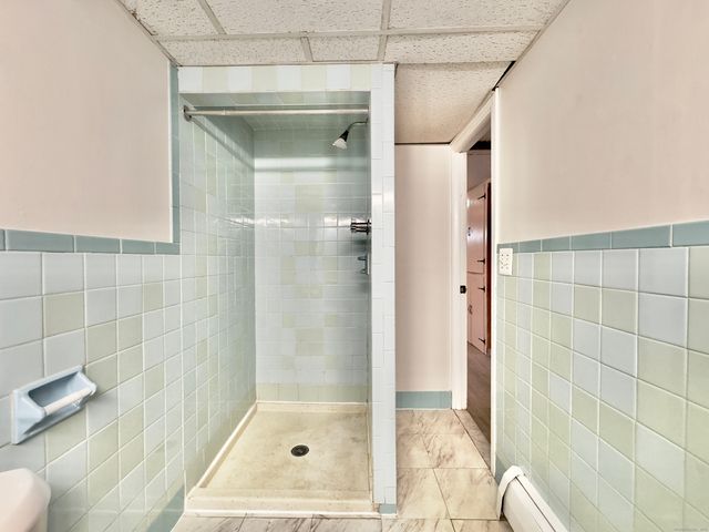 9 Rhode Island Avenue, Waterbury, CT 06704