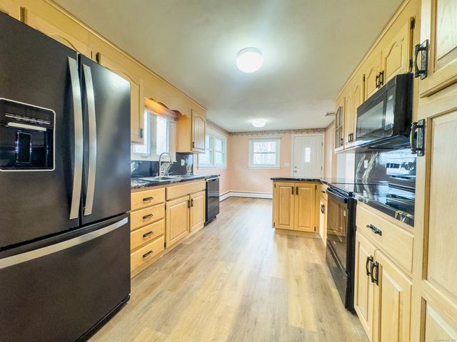 9 Rhode Island Avenue, Waterbury, CT 06704