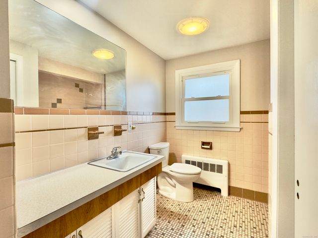 9 Rhode Island Avenue, Waterbury, CT 06704