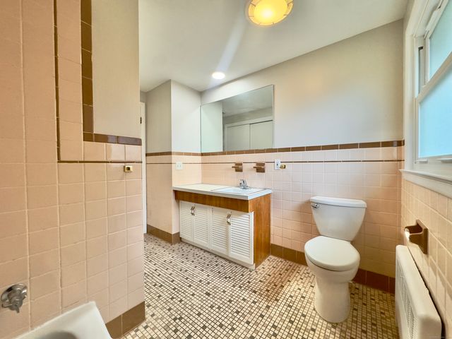 9 Rhode Island Avenue, Waterbury, CT 06704