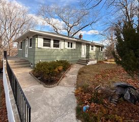 9 Rhode Island Avenue, Waterbury, CT 06704