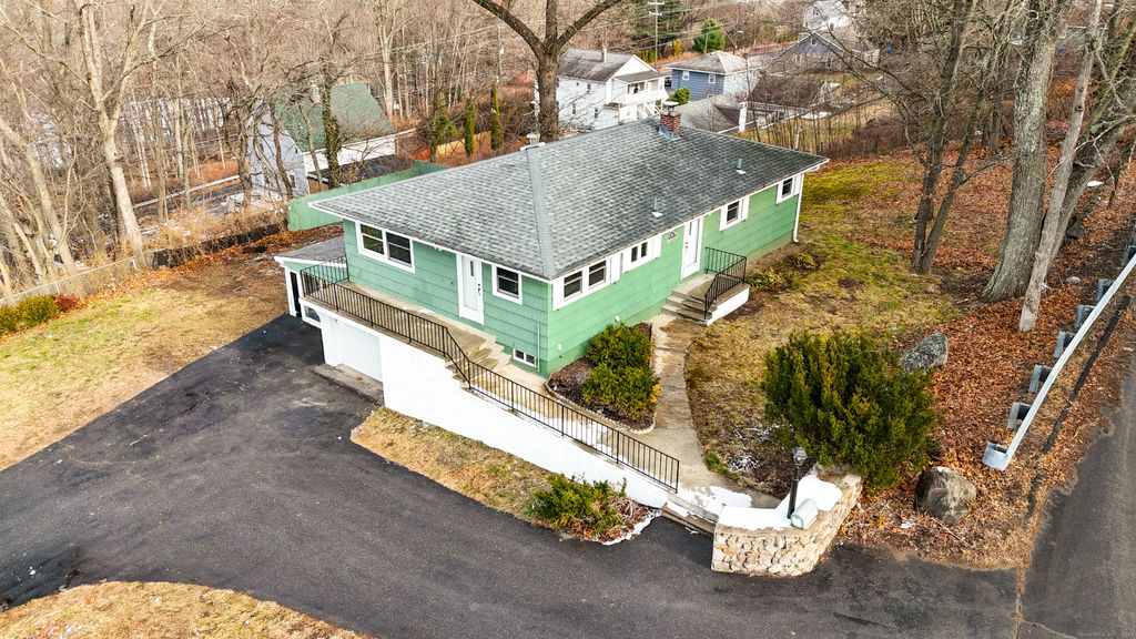 9 Rhode Island Avenue, Waterbury, CT 06704