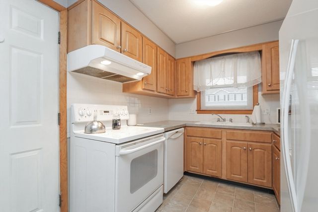 45 Beaumont Ave, Chicopee, MA 01013