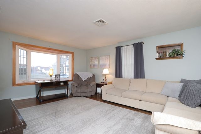 45 Beaumont Ave, Chicopee, MA 01013