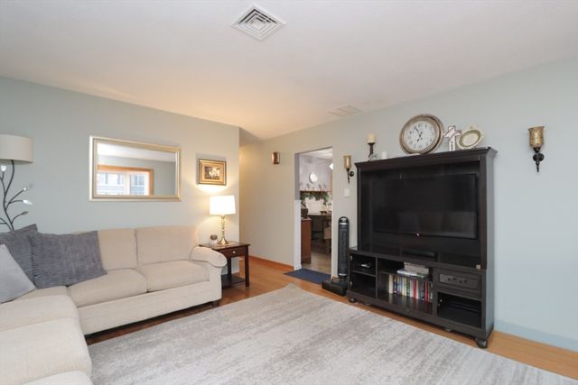 45 Beaumont Ave, Chicopee, MA 01013