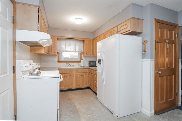 45 Beaumont Ave, Chicopee, MA 01013