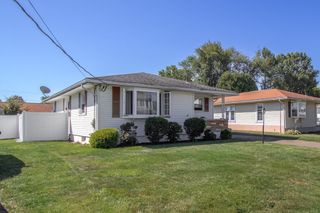 45 Beaumont Ave, Chicopee, MA 01013