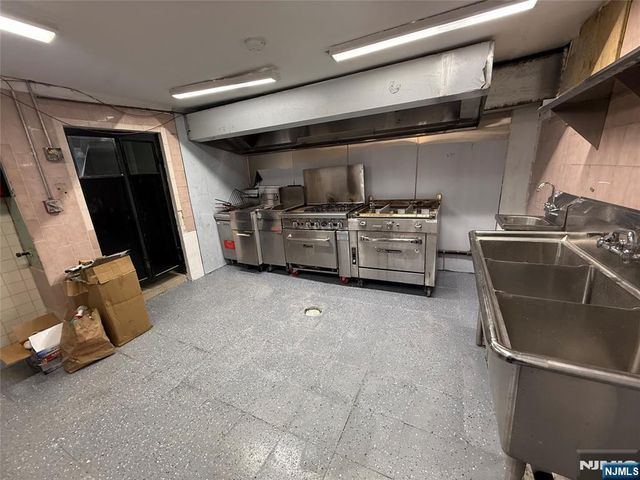 1085 Broad Street, Newark, NJ 07104