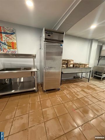 1085 Broad Street, Newark, NJ 07104