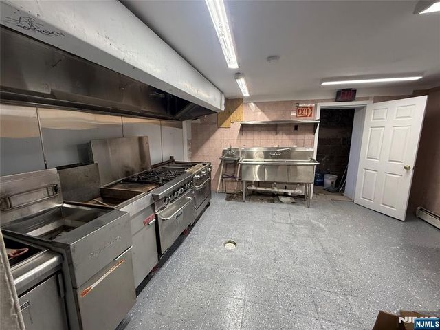 1085 Broad Street, Newark, NJ 07104