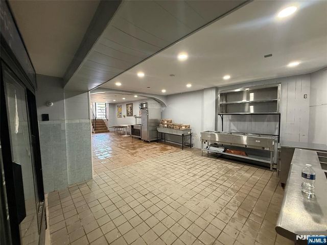 1085 Broad Street, Newark, NJ 07104