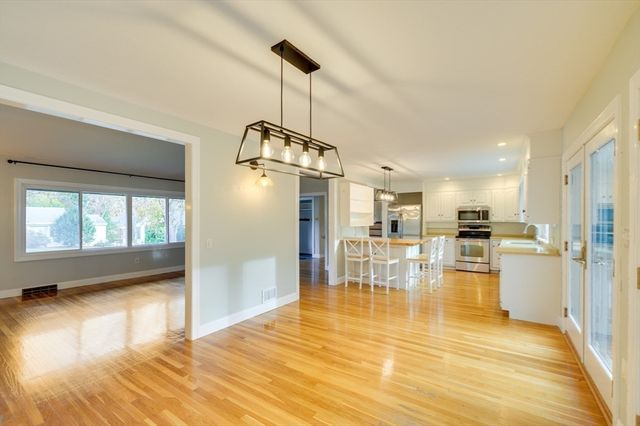 93 Woodcliff Rd, Brookline, MA 02467