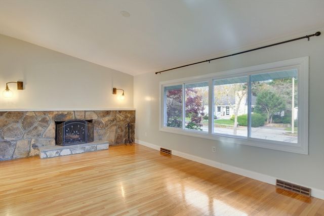 93 Woodcliff Rd, Brookline, MA 02467