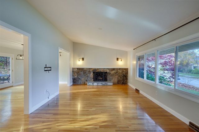 93 Woodcliff Rd, Brookline, MA 02467