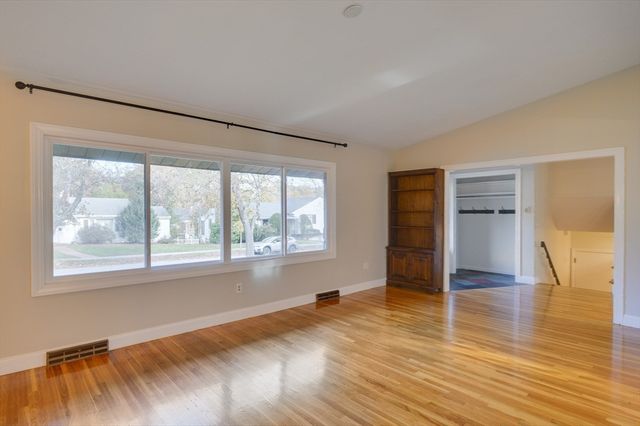 93 Woodcliff Rd, Brookline, MA 02467