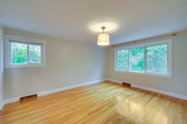 93 Woodcliff Rd, Brookline, MA 02467