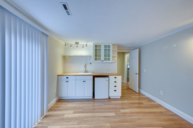 93 Woodcliff Rd, Brookline, MA 02467