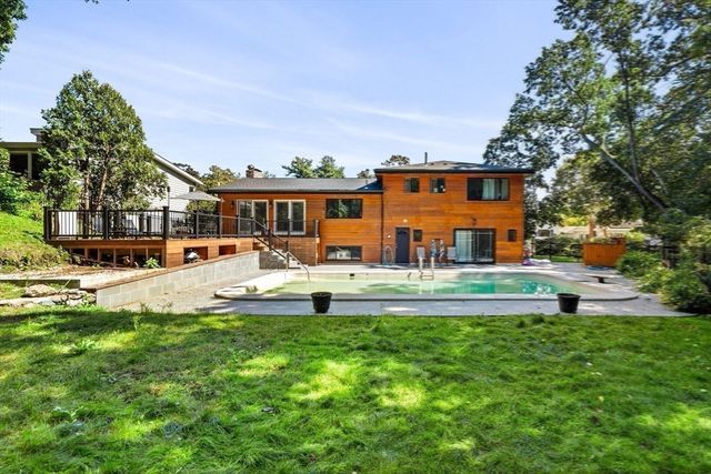 93 Woodcliff Rd, Brookline, MA 02467