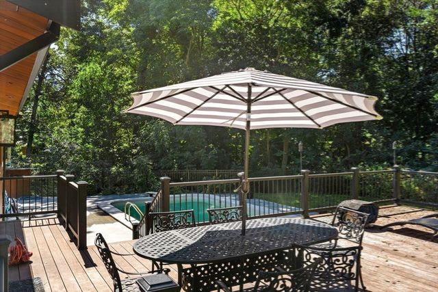 93 Woodcliff Rd, Brookline, MA 02467