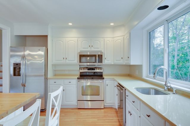 93 Woodcliff Rd, Brookline, MA 02467
