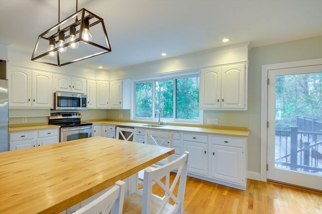 93 Woodcliff Rd, Brookline, MA 02467