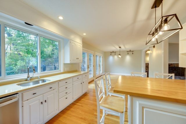 93 Woodcliff Rd, Brookline, MA 02467