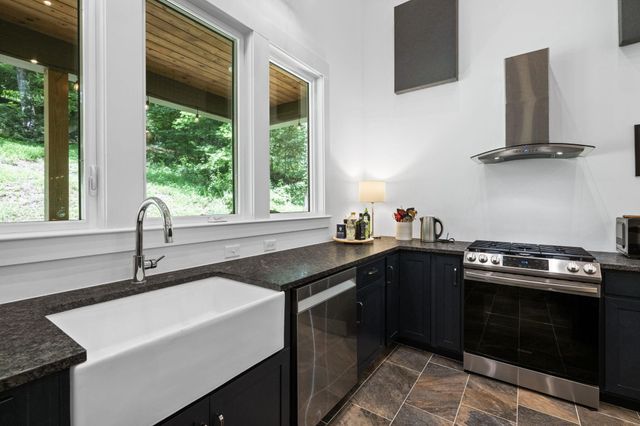 1719 Hidden Harbor Road, Hixson, TN 37343