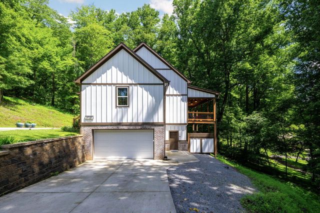 1719 Hidden Harbor Road, Hixson, TN 37343