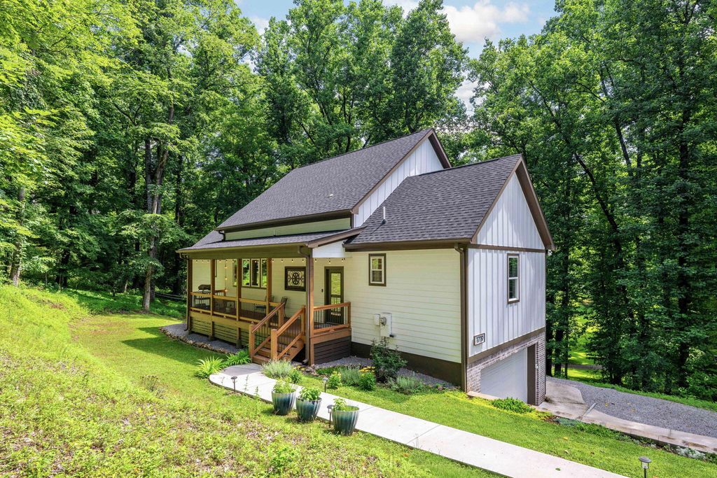 1719 Hidden Harbor Road, Hixson, TN 37343
