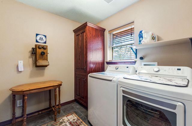 10 Vera Cruz Avenue, Cedar Crest, NM 87008