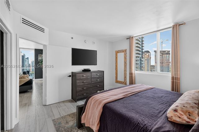 55 SE 6th St 3802, Miami, FL 33131