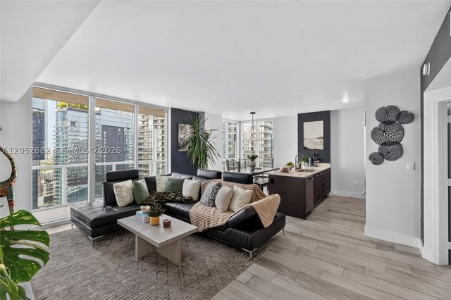 55 SE 6th St 3802, Miami, FL 33131