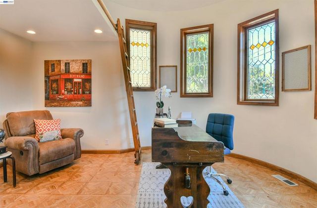 1932 College Ave, Livermore, CA 94550