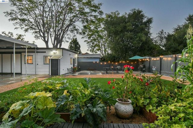 1932 College Ave, Livermore, CA 94550