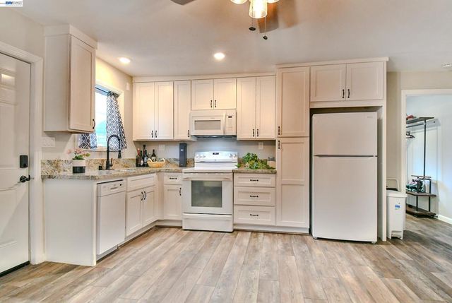 1932 College Ave, Livermore, CA 94550