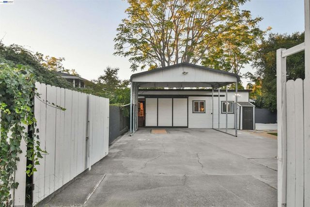 1932 College Ave, Livermore, CA 94550