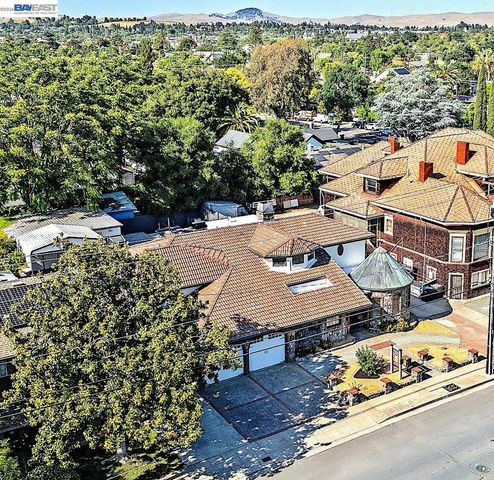 1932 College Ave, Livermore, CA 94550